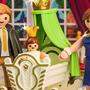 Playmobil-Kate und Playmobil-William mit Playmobil-Baby