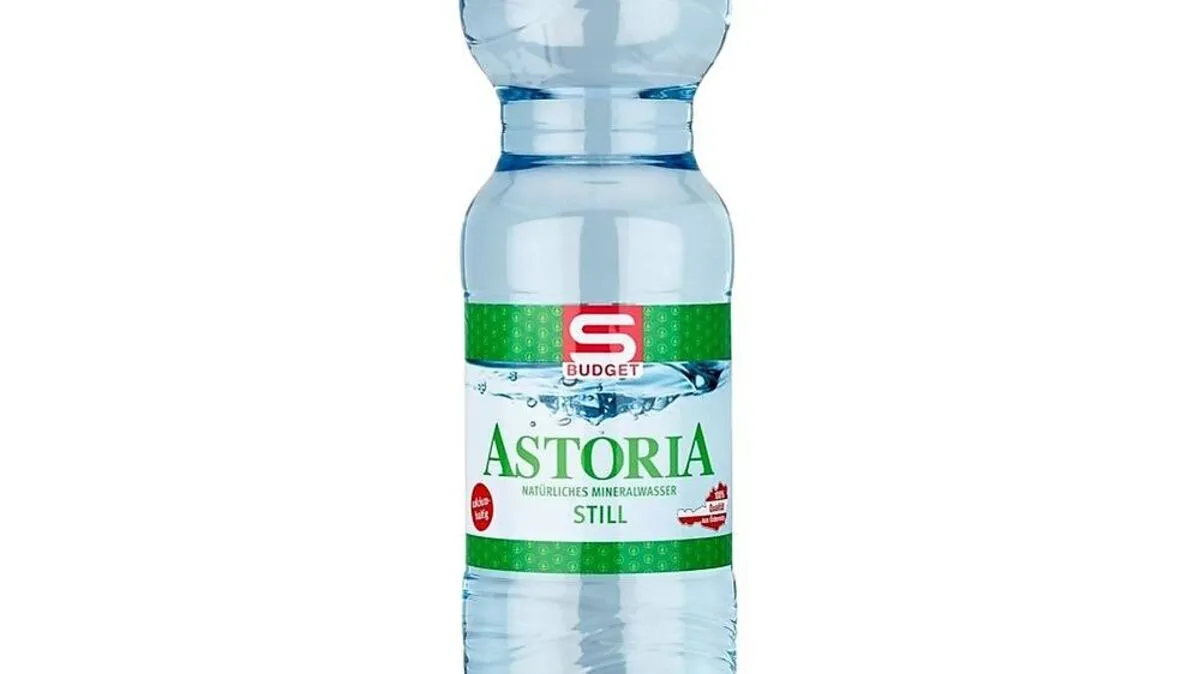 Das betroffene Mineralwasser in der Einwegflasche