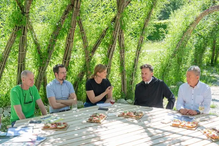 Sommer-Pressekonferenz im 2025 neu gestalteten Weidendom