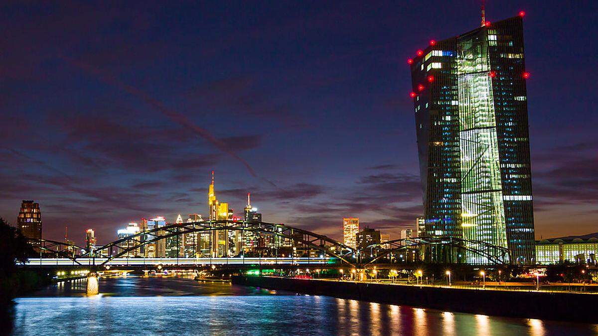 Insidern zufolge stellen sich die Währungshüter der EZB in Frankfurt nun auf eine Rezession im Winter ein