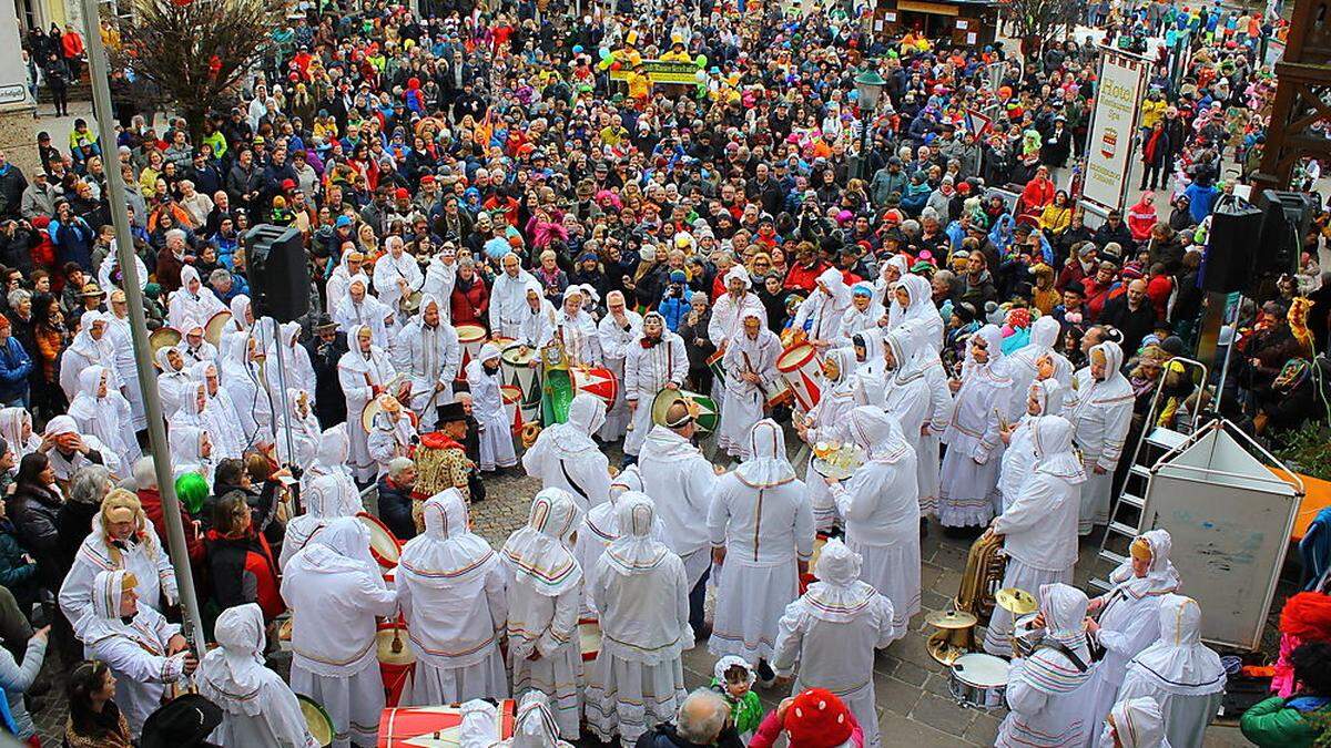 Die Trommelweiber beim Umzug in Bad Aussee