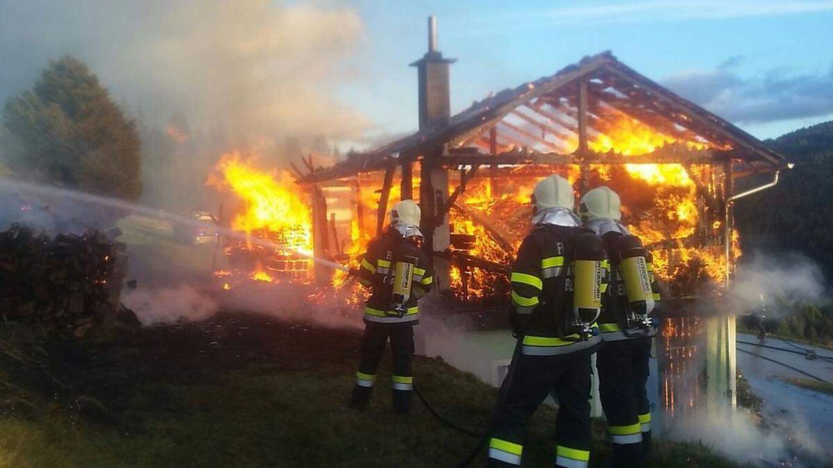 Die Feuerwehren waren gegen den Brand machtlos