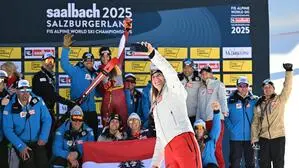 Auch Conny Hütter freute sich mit Mirjam Puchner