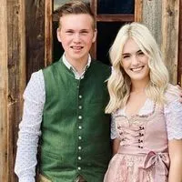 Nico Kristoferitsch und Lisa Mikolaschek singen übers Zusammenhalten.
