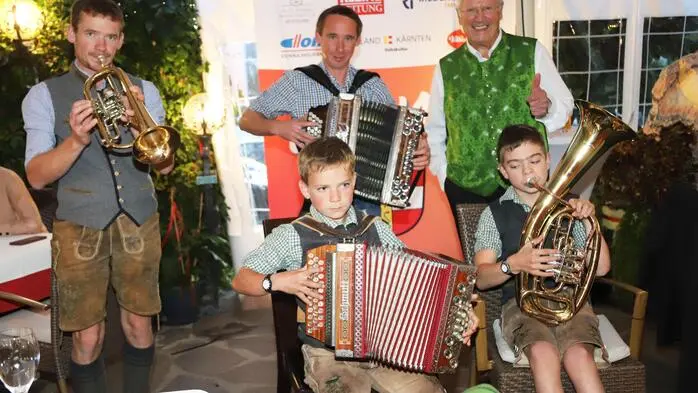 Die „Familienmusik Natmeßnig“ unter Leitung von Gundolf Natmeßnig sorgten für Stimmung.