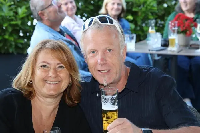 Bei leider noch mäßigen Temperaturen spendeten die Gäste für die Darbietungen freudigen Applaus.