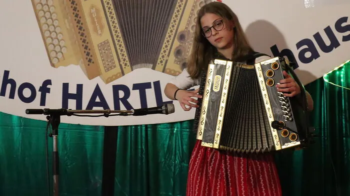 Die aus der Gemeinde Neuhaus stammende Harmonika-Staatsmeisterin Laura Rampitsch zeigte an diesem Nachmittag ebenfalls ihr Können.