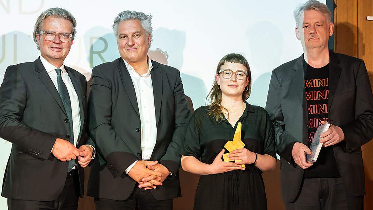 &quot;Morgenstern&quot;_Preis für Lisa Reiter, hier mit Kulturlandesrat Christopher Drexler, Kleine Zeitung-Chefredakteur Hubert Patterer und Kulturredakteur Martin Gasser