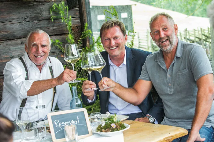 Erfolgsrunde: Red-Bull-Chef Dietrich Mateschitz, Leipzig-Trainer Ralph Hasenhüttel und Tennis-Legende Thomas Muster