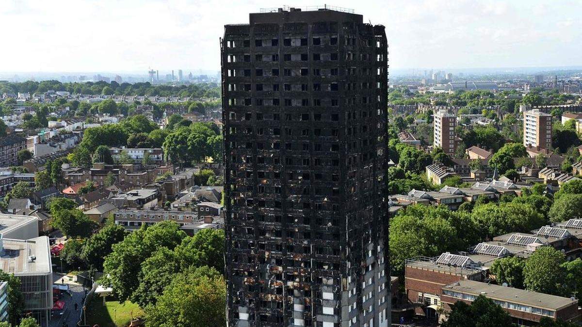 Der völlig ausgebrannte Grenfell Tower  