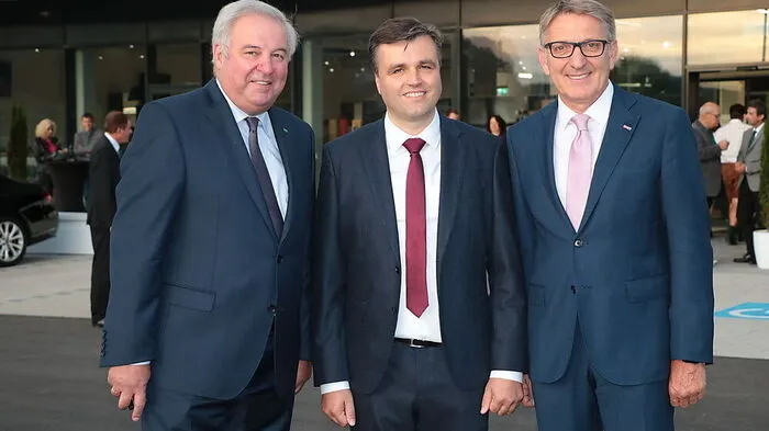 Hermann Schützenhöfer und Josef Herk gratulierten zur Eröffnung.