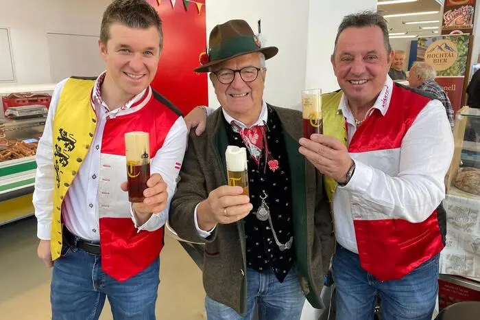 Dazu spielten „Die zwei Kärntner“ Horst Glanzer und Florian Hinteregger mit Musiker-Legende Arnulf Aichholzer auf.