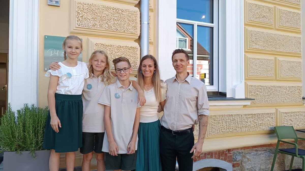 Katharina und Christoph Hofer mit ihren Kindern Leonie, Florian und Benjamin 