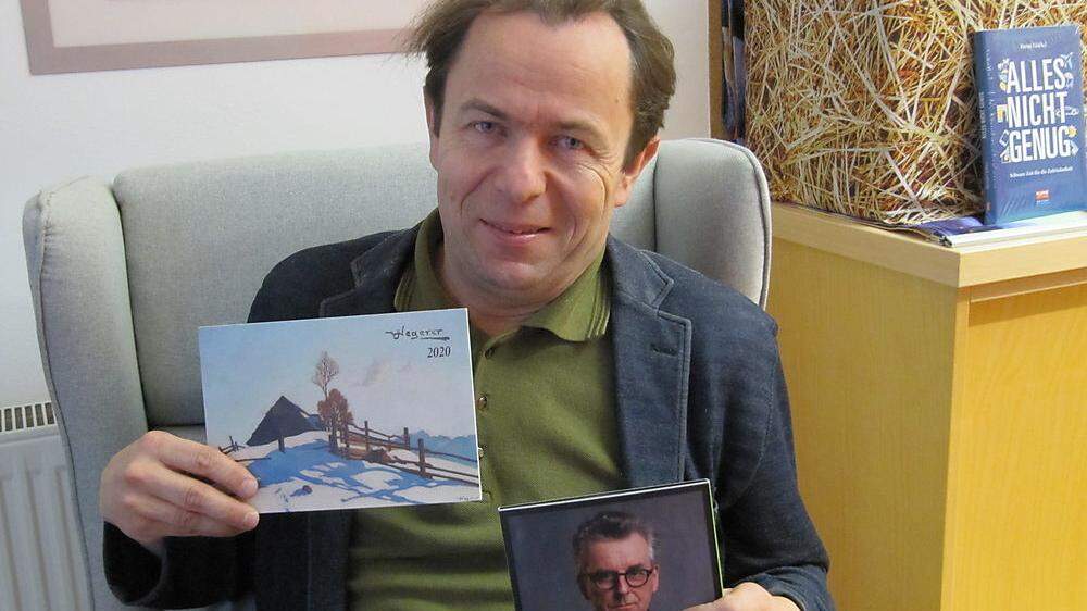 Georg Frena mit dem Wegerer-Kalender und der Silberschneider-CD 