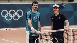Sebastian Ofner und Touringcoach Steve Rettl | PARIS,FRANCE,26.JUL.24 - OLYMPICS, TENNIS - Olympic Summer Games Paris 2024, preview, training. Image shows Sebastian Ofner and coach Stefan Rettl (AUT).
Photo: GEPA pictures/ Patrick Steiner