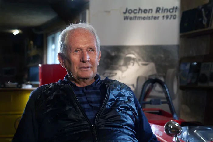 Der Film von Günter Schilhan zeichnet den Lebensweg des ersten österreichischen Formel 1-Weltmeisters nach.