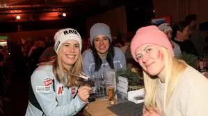 Katharina Liensberger mit Katharina Huber und Katharina Truppe (re.)