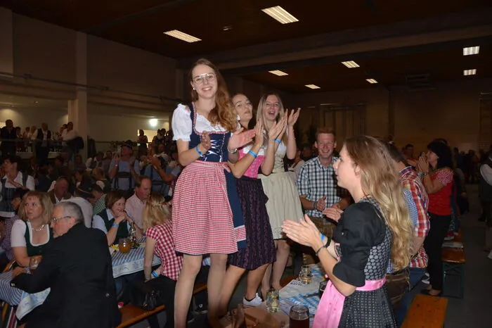 Als Angerer „Wiesn“ diente der Sport- und Kultursaal,...