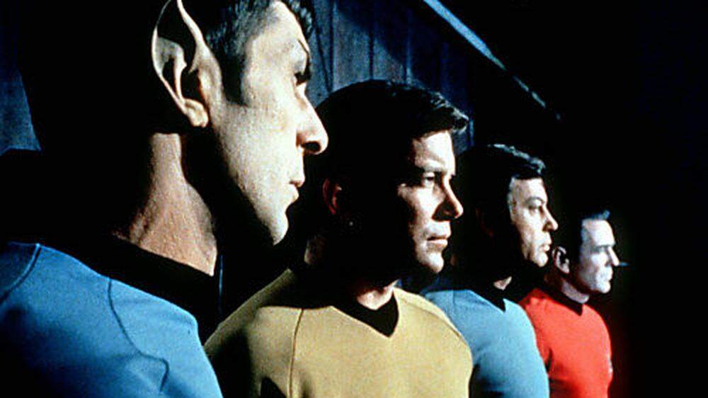 Von links: Leonard Nimoy als Commander Spock, William Shatner als Captain Kirk, DeForest Kelley als Doctor McCoy und James Doohan als Commander Scott