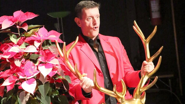Wenn der bekannte St. Veiter Entertainer Seppi Rukavina zum Weihnachtskabarett lädt, bleiben die Besucher nicht aus. 