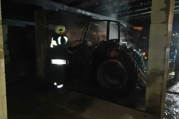 Das Feuer konnten die Einsatzkräfte rasch unter Kontrolle bringen.