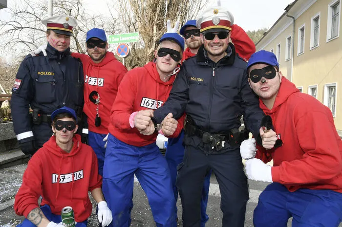 Nach dem Umzug war es mit der neu geschlossenen Freundschaft zwischen den beiden echten Spittaler Polizisten und den frechen Panzerknackern wohl vorbei.