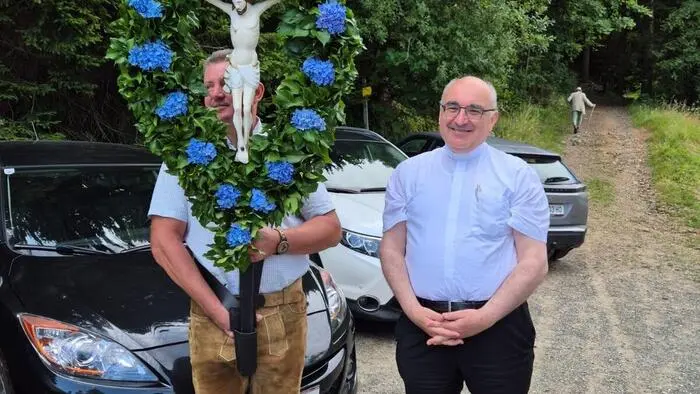 Bischof Wilhelm Krautwaschl pilgerte am Sonntag gemeinsam mit zahlreichen Gläubigen zum neunten Bischofstreffen nach St. Pongratzen.
