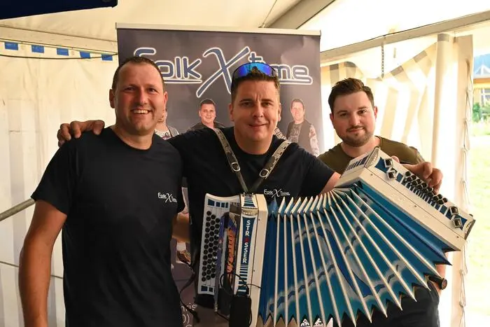 Nach der Siegerehrung unterhielten die Gäste im Festzelt „FolkXtime“. 