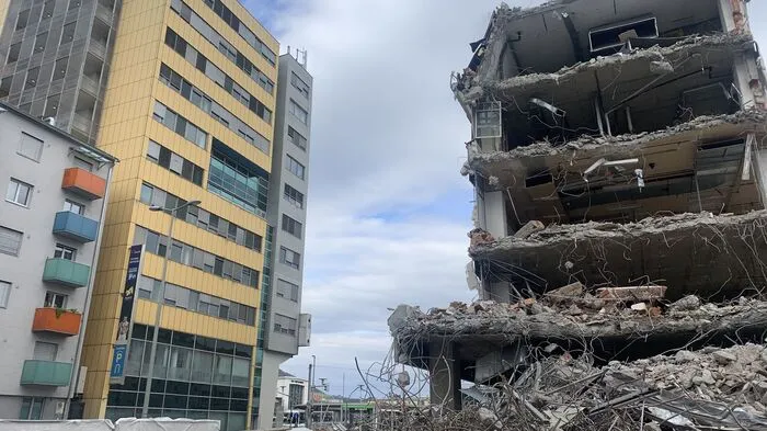 Seit Jahrzehnten residierte die Modekette C&amp;A am Ecke Eggenberger Gürtel/Annenstraße. Nun wird der Bau abgerissen.