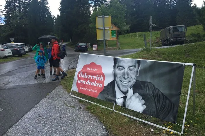 Worauf warten? Der Kanzler kam eine Stunde zu spät.