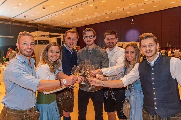 Klicken Sie sich durch viele weitere Bilder von der Junkerpräsentation 2022