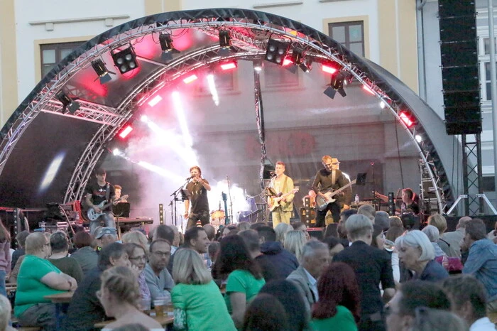 Zu den absoluten Höhepunkten des Festes zählten zweifelsohne das Konzert von Peter Karpf &amp; Band ...  