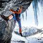 Am Abgrund: Dani Arnold klettert eine der schwersten Mixed-Routen der Welt, die Route „Ritter der Kokosnuss“ an der Breitwangflue in der Schweiz