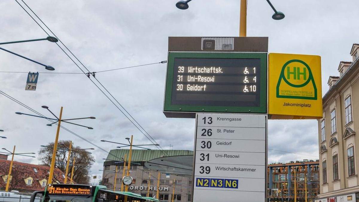 Wegen Bauarbeiten auf dem Jakominiplatz werden einige Busse derzeit über Ausweichrouten geführt