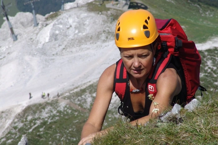 Auch im Klettersteig fühlt sich die Ärztin zu Hause.