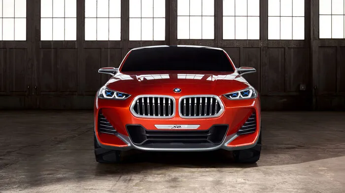 SUV-Coupés sind der letzte Schrei: Deshalb stellt BMW dem X1 wie schon mit dem X4 und dem X6 eine Crossover-Variante mit abfallender Dachlinie zur Seite.