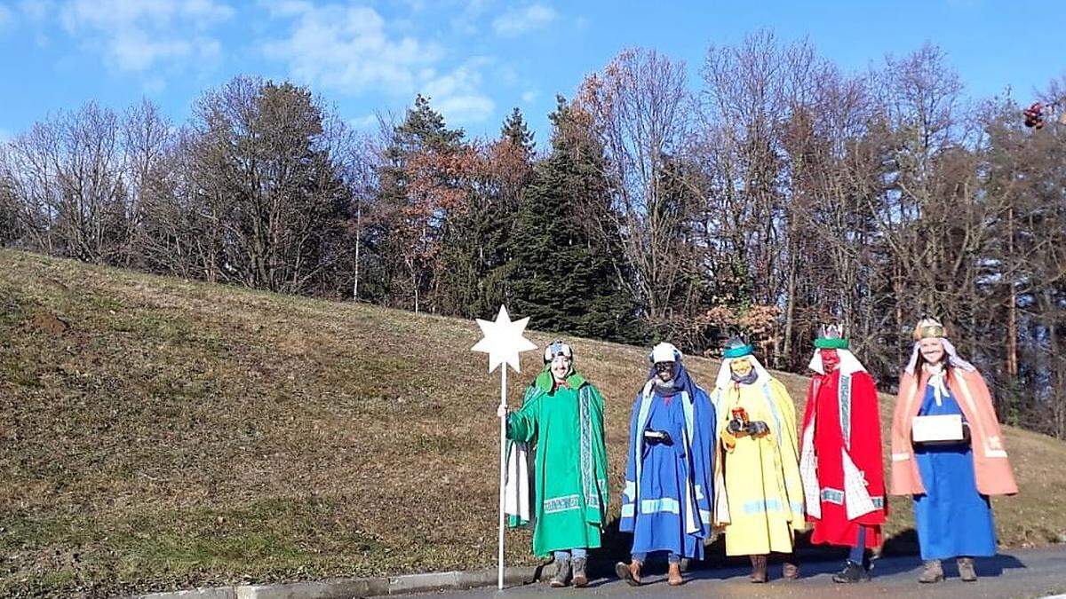 Sternsingen ist mittlerweile ein Brauch vor dem Dreikönigstag. Hier eine Gruppe aus Markt Hartmannsdorf