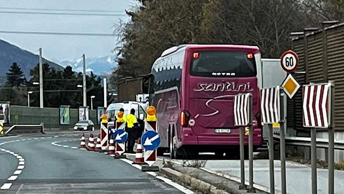 Busse wurden genau kontrolliert, in 16 Fällen wurden Kennzeichen abgenommen