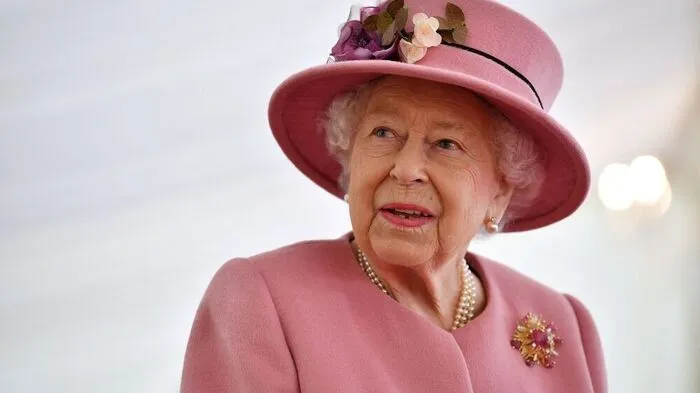 Elizabeth II.