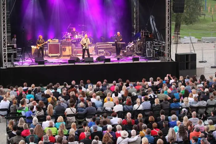 In der Arena des Lipizzanergestüts Piber gastierte erstmalig der erfolgreiche Austropop-Sänger Peter Cornelius mit seiner Band.