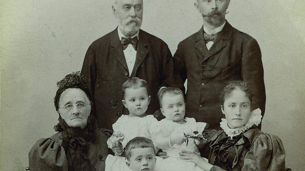 Ein Familienporträt aus dem 19. Jahrhundert  