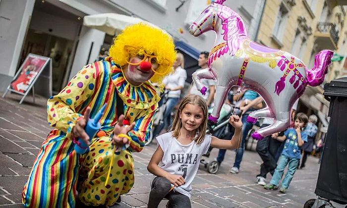 Auch die Kinder lassen sich verzaubern.