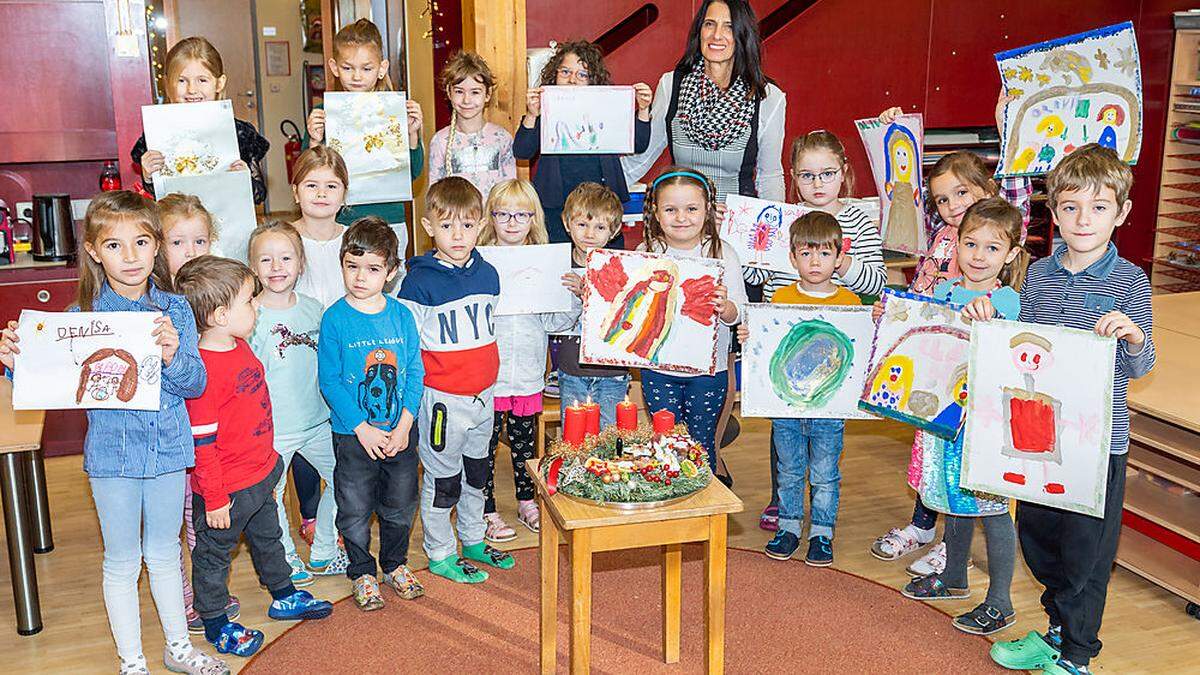 Expertenschar mit Kindergartenleiterin Brigitte Monschein-Lind