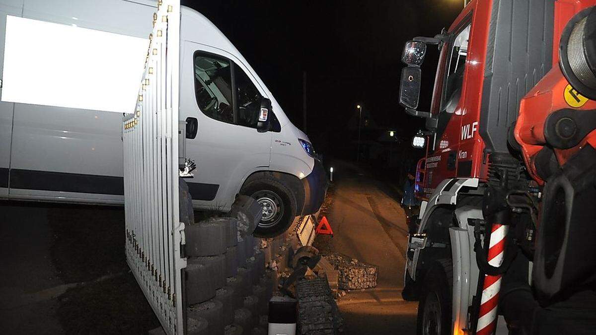 Zu einer Fahrzeugbergung musste die FF Voitsberg am Donnerstag ausrücken