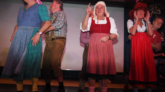 Gleich zwei Faschingsgilden hatten am Freitag in Pörtschach Premiere. Zum einen präsentierte die Faschingsgilde Pörtschach im Congress Center ihr Programm. Zur gleichen Zeit standen die Viertalan und die Stampalan in Pritschitz im Feuerwehrhaus auf der Bühne.