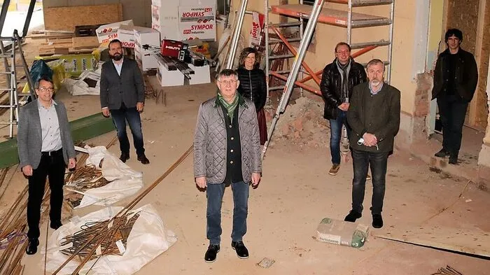 Rosentals Bürgermeister Engelbert Köppel (Mitte) lud zum Jubiläum zur Baustellenbesichtigung