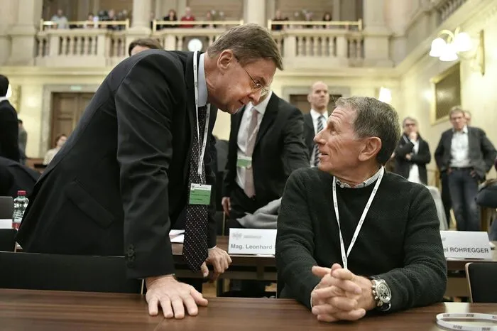 Peter Hochegger (rechts) und der ebenfalls Angeklagte Karl Petrikovics