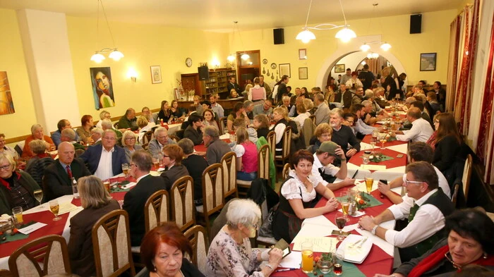 Da war am Wochenende kein Platz mehr im Festsaal des Gasthofes Lauchart in Lölling. 