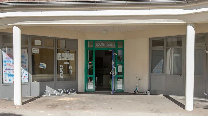 Das Jugenzentrum befindet sich in der St. Ruprechter Straße. Zu Spitzenzeiten besuchen pro Monat zwischen 600 und 700 Kinder und Jugendliche die Einrichtung.