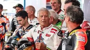Giacomo Agostini inmitten der anderen Legenden am Red Bull Ring 